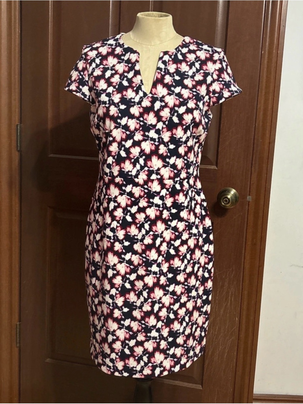 Banana republic floral navy blue sheath dress size 4